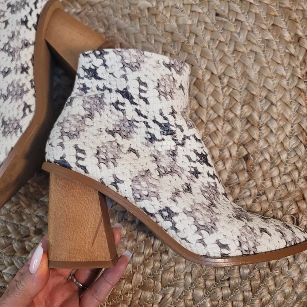 1 STATE Kelte Roccia Snake Print Leather Bootie Woodgrain Block Heel Pointed Toe - Picture 6 of 16